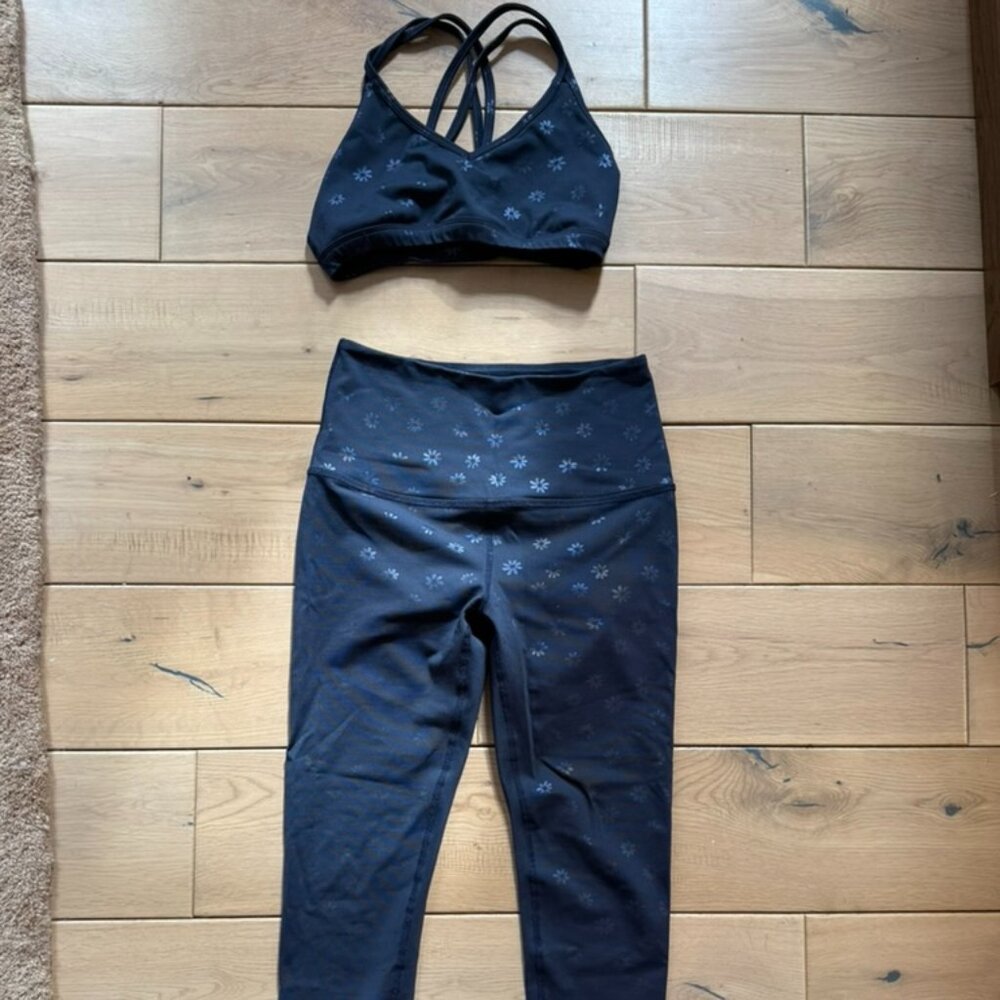 Beyond Yoga Navy Daisy Shimmer SET